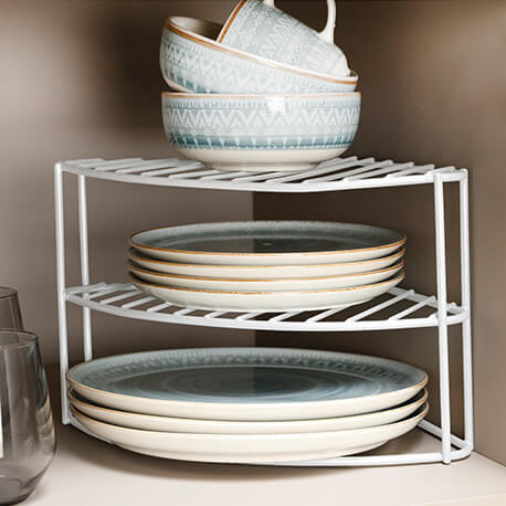 Vajillero en esquina multiusos y cocina de Rejiplas