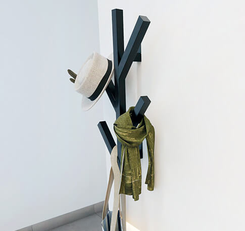 Perchero vertical sencillo para pared marca Rejiplas